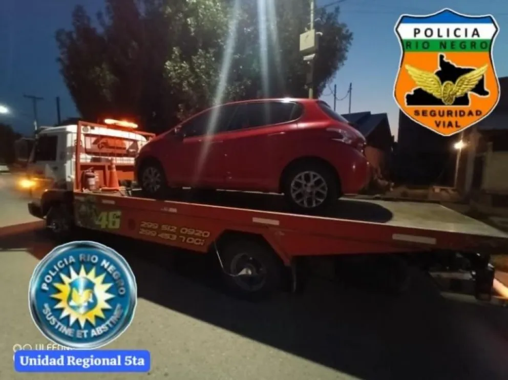 El vehículo quedó secuestrado. Además de la retención del carnet de conducir y la multa, se le inició una causa por resistencia a la autoridad. Foto: Policía de Río Negro.