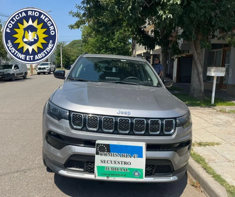 La camioneta Jeep había quedado abandonada y con las luces encendidas en el barrio San Pablo.