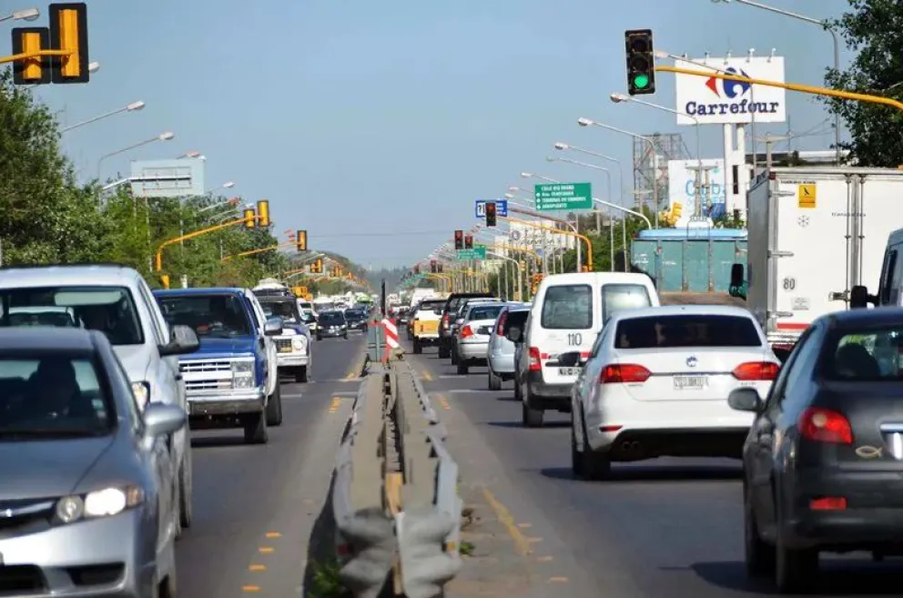 La actual Avenida Mosconi, ex Multitrocha, ex Ruta 22: tránsito colapsado y riesgo de accidentes. Foto: archivo.