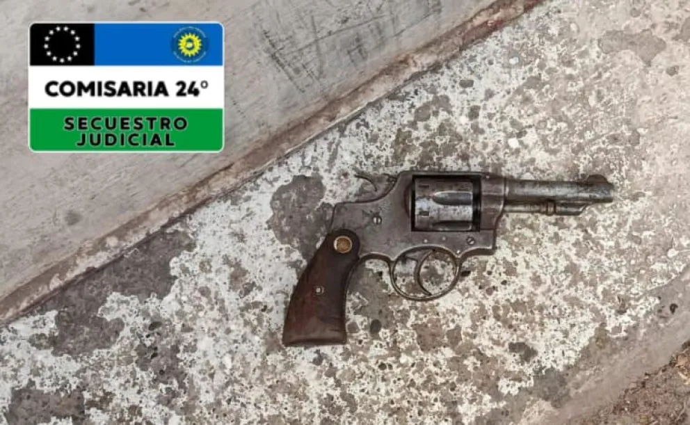 El revolver secuestrado: el sujeto lo llevaba oculto entre sus ropas. Foto: Policía de Río Negro.