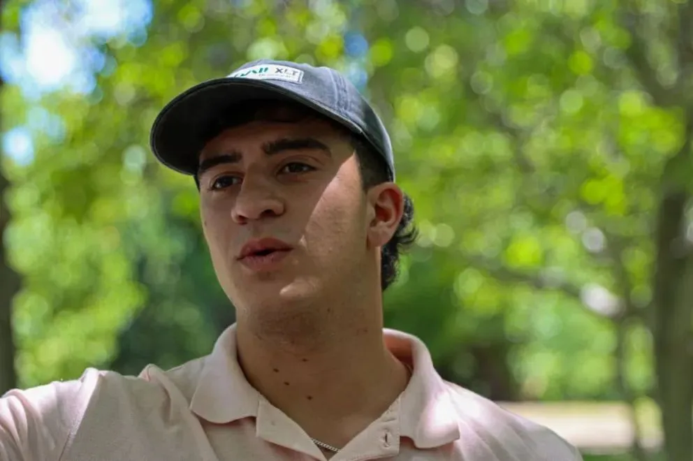 Es la cuarta generación de productores frutícolas en su familia. (Foto Tania Domenicucci)