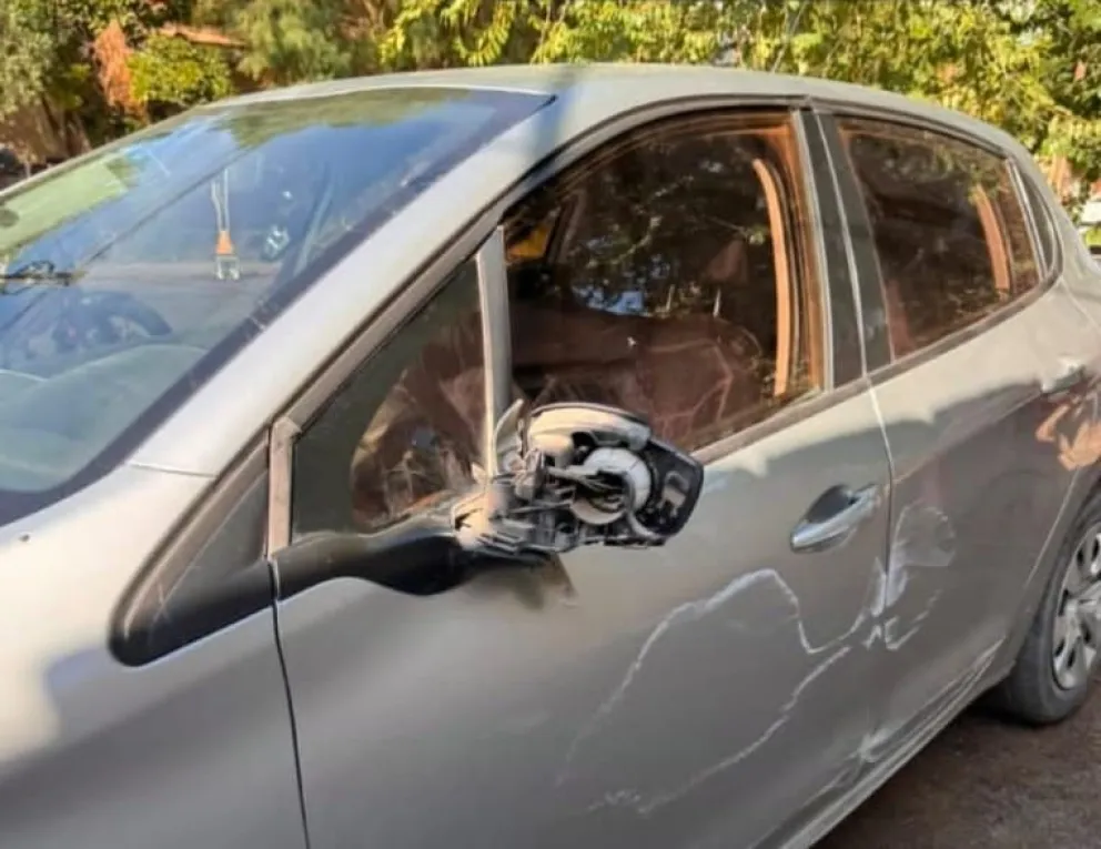 Los delincuentes abandonaron el vehículo en una esquina alejada del lugar del robo. Foto: gentileza Centenario Digital.