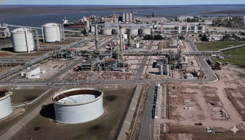 Planta Separadora de Líquidos de Compañía Mega en Bahía Blanca. Foto gentileza