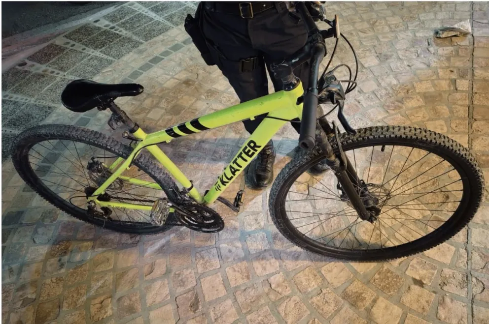 La maniobra dio resultado y la joven pudo recuperar su bicicleta. El ladrón será imputado por robo. Foto: Policía de Río Negro.
