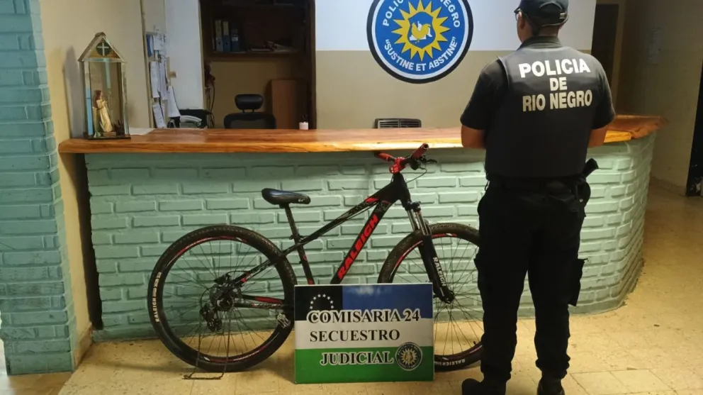 El adolescente fue asaltado por dos sujetos armados que merodeaban por el barrio Flamingo. Foto: Policía Río Negro.