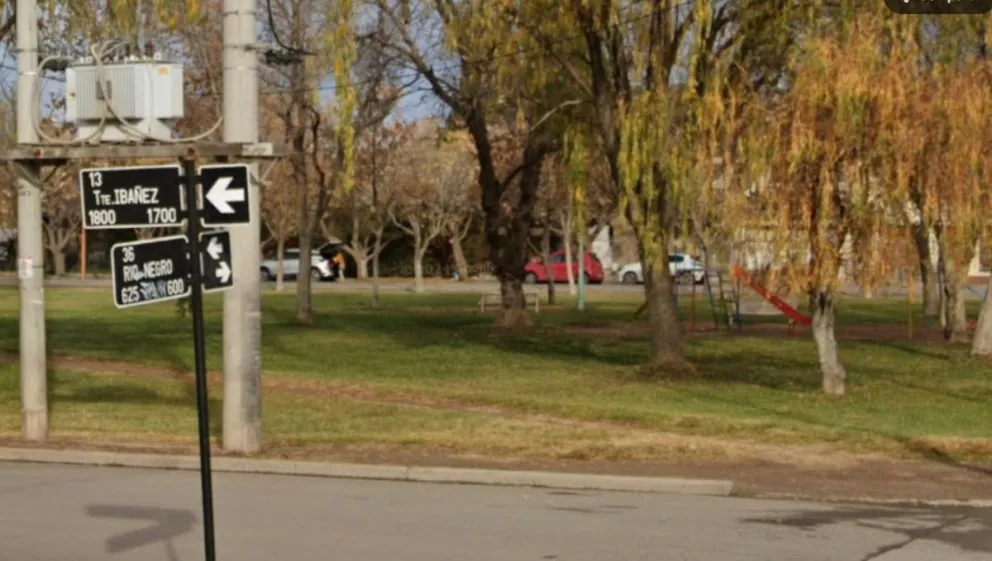 El adolescente fue asaltado en la plaza del barrio Flamingo durante la madrugada del miércoles pasado. Foto: gentileza.