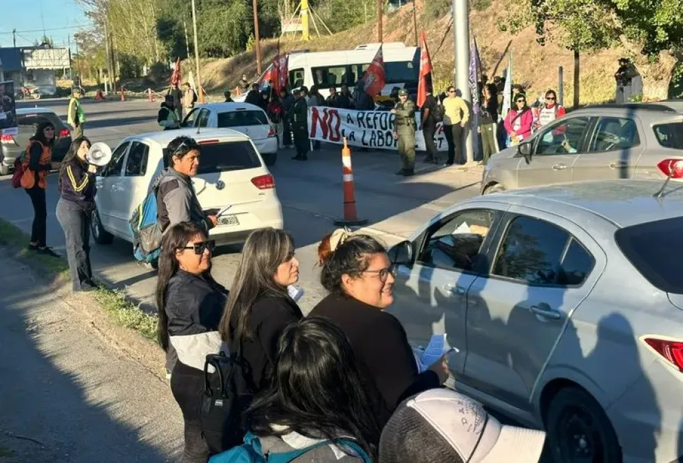 La actividad comenzó a las 8 horas en los puentes carreteros con importante presencia de gendarmería en el lugar. Foto gentileza
