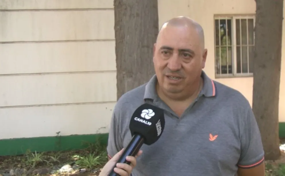 Luis flores titular de Aguas Rionegrinas confirmó que la policía se encuentra trabajando para dar con quien o quienes le dipararon a su camioneta. Foto gentileza