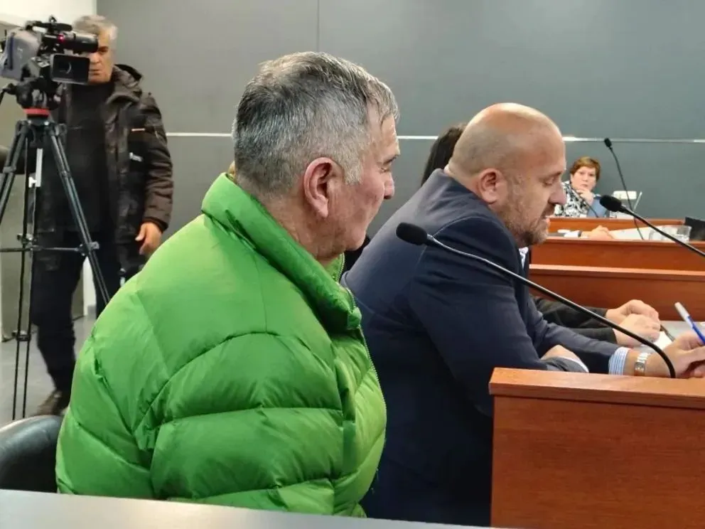 Venegas (en primer plano), y su abogado, Michel Rischman. El Superior Tribunal de Justicia rechazó el planteo defensivo y precisó que el ataque fue un intento de femicidio. Foto: archivo.