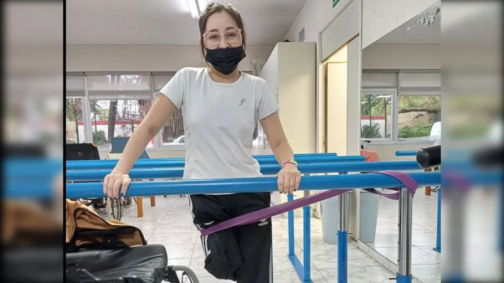 Alison debe realizar una intensa rehabilitación para poder continuar con su vida. Pide que se haga justicia. Foto: gentileza.