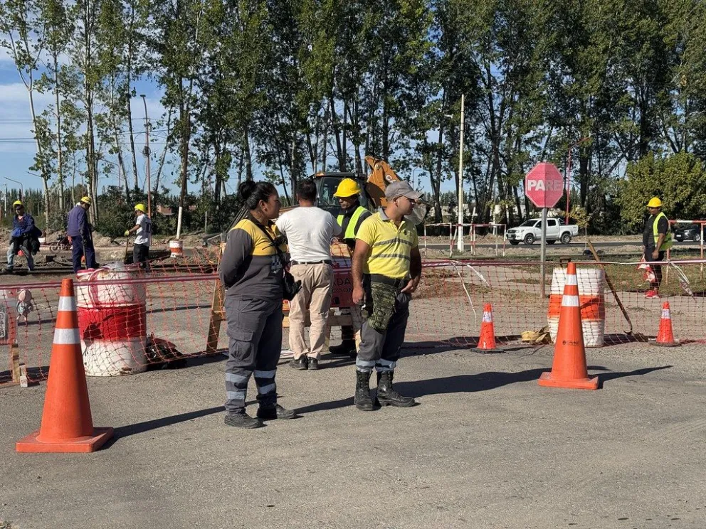 La medida forma parte de la obra de reasfaltado y construcción de derivadores. Foto Prensa Municipalidad de Cipolletti
