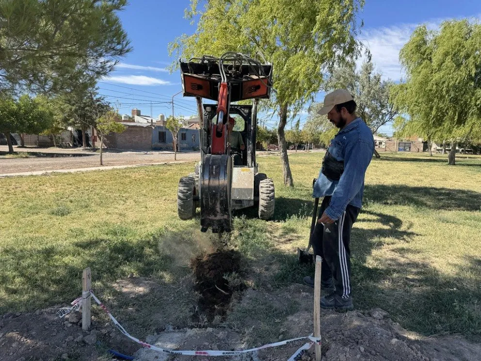La remodelación incluye mejores luminarias, juegos infantiles y el mejoramiento de las veredas perimetrales. Foto: Prensa Municipalidad.