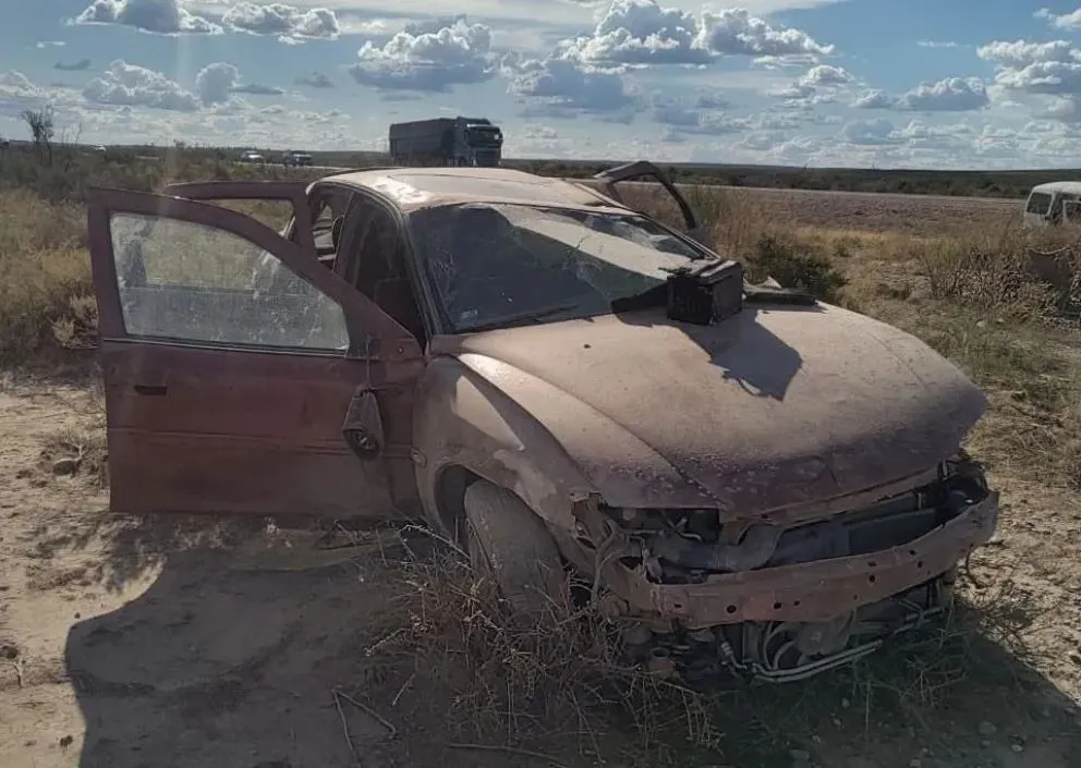 Las tres mujeres regresaban a Cinco Saltos cuando protagonizaron el vuelco. Fueron trasladadas al hospital de Villa Regina. Foto: gentileza "7enpunto".