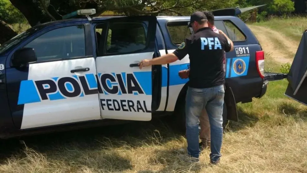 Los detenidos y los elementos incautados quedaron a disposición del magistrado interviniente, imputados por infracción a la Ley de Drogas. Foto gentileza