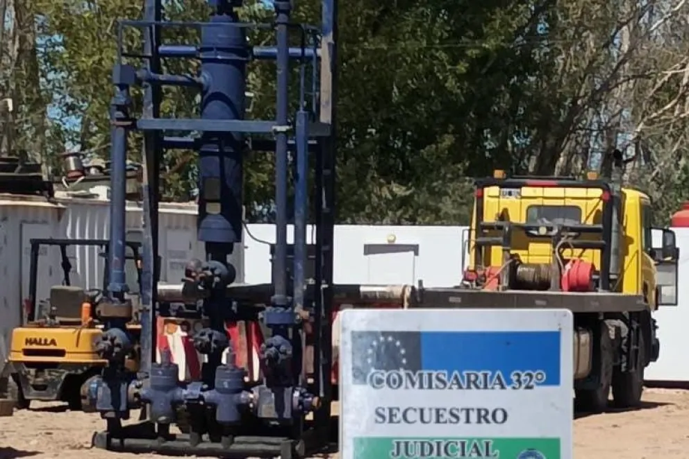 El equipo, de 12 toneladas de peso y valuado en 120.000 dólares, fue secuestrado por una orden judicial. Foto: Policía de Rio Negro.