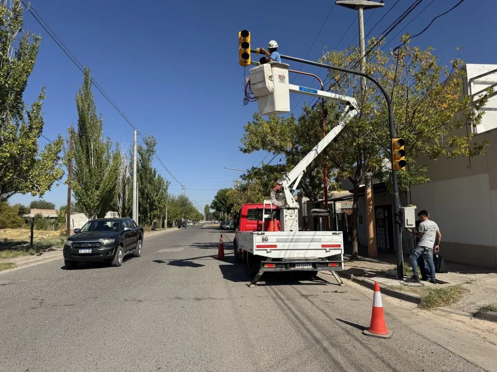 Los semáforos son instalados a pedido de los vecinos. Foto Prensa Municipalidad de Cipolletti