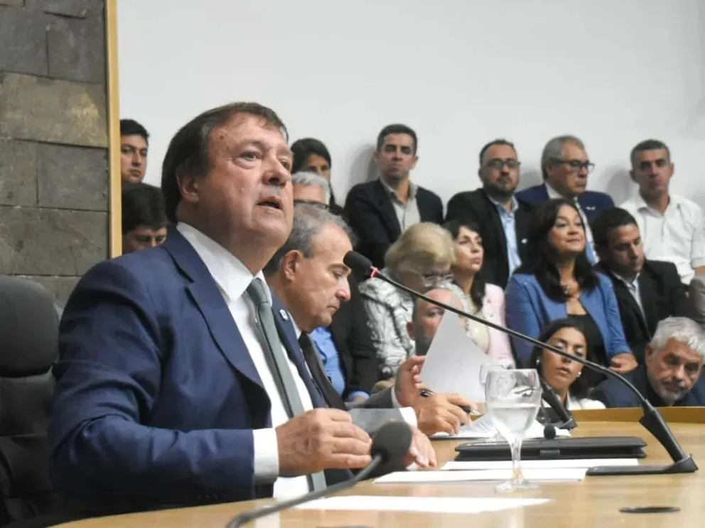 Habla el gobernador secundado por casi todo el espectro político de intendentes. Foto: Vanesa Schwemmler para NoticiasNet.