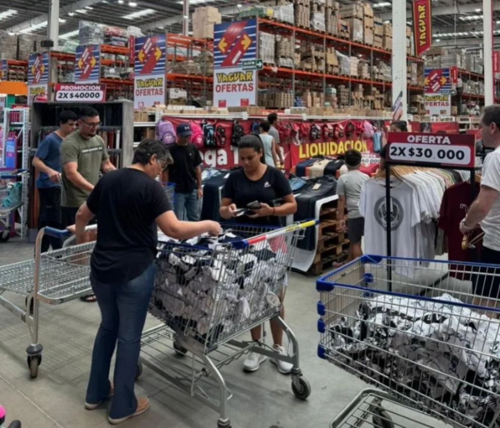 Es un mega evento comercial con indumentaria, calzado y artículos para toda la familia a valores de liquidación. Foto gentileza
