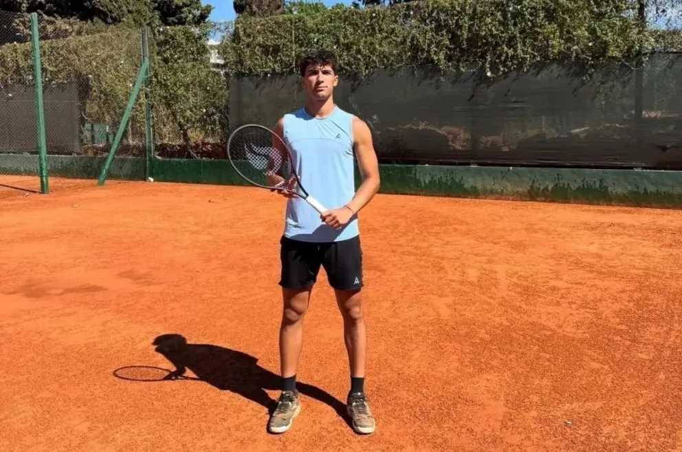 Ezequiel Fagotti, tenista cipoleño de 24 años, construye su carrera profesional con esfuerzo, disciplina y el objetivo de llegar al circuito internacional. Foto gentielza