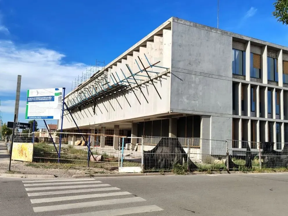 El edificio judicial de Cipolletti tiene un avance del 70 %. El presupuesto oficial para su terminación es de 12.213 millones de pesos y se presentaron tres ofertas. Foto: archivo.