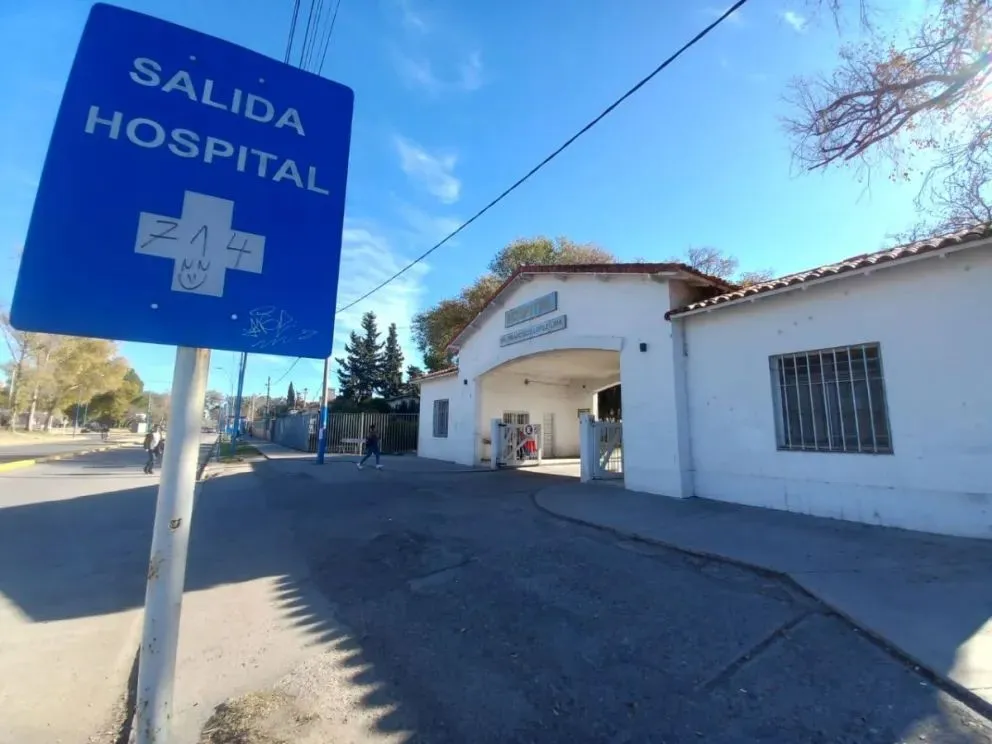 El hombre que protagonizó el vuelco fue trasladado al hospital de Roca. Foto: Gentileza ANR