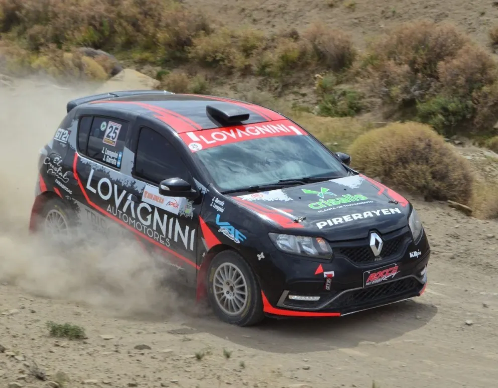 Juan Lovagnini, uno de los pilotos cipoleños, a bordo de un Renaulto Sandero participará en la categoría A7. Foto: gentileza Kbzon De los Santos.