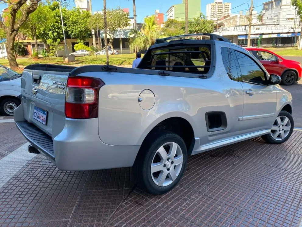 Los delincuentes robaron la Chevrolet Montana del domicilio y luego la sumergieron en el río. Foto: ilustrativa, de archivo.