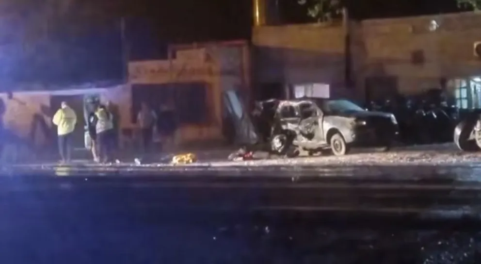 La muerte de las dos personas se determinó por la pericia de un médico que pasaba por el lugar y se detuvo a prestar asistencia en el siniestro. (Foto: gentileza)