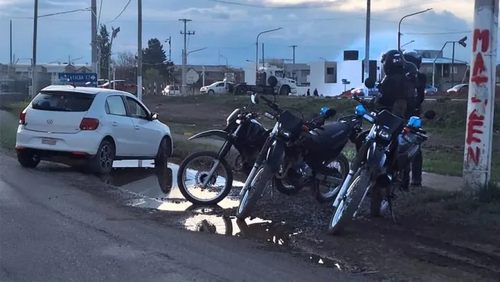 Un joven fue atacado a balazos cuando transitaba por la Ruta Chica; tuvo que refugiarse en la estación de servicios de Circunvalación. Foto: archivo.