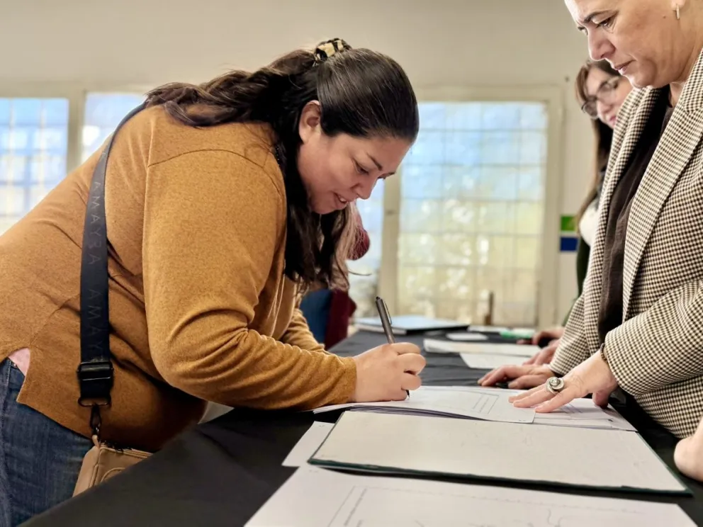 El acto contó con el acompañamiento del ministro de Gobierno de la provincia, Agustín Ríos y el intendente Rodrigo Buteler. Foto Prensa Municipalidad Cipolletti
