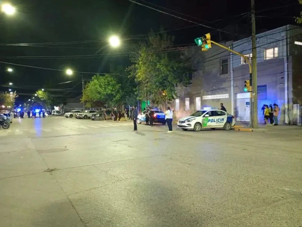 . Durante el operativo, incluso personal policial resultó agredido mientras intentaba contener la situación. Foto gentileza