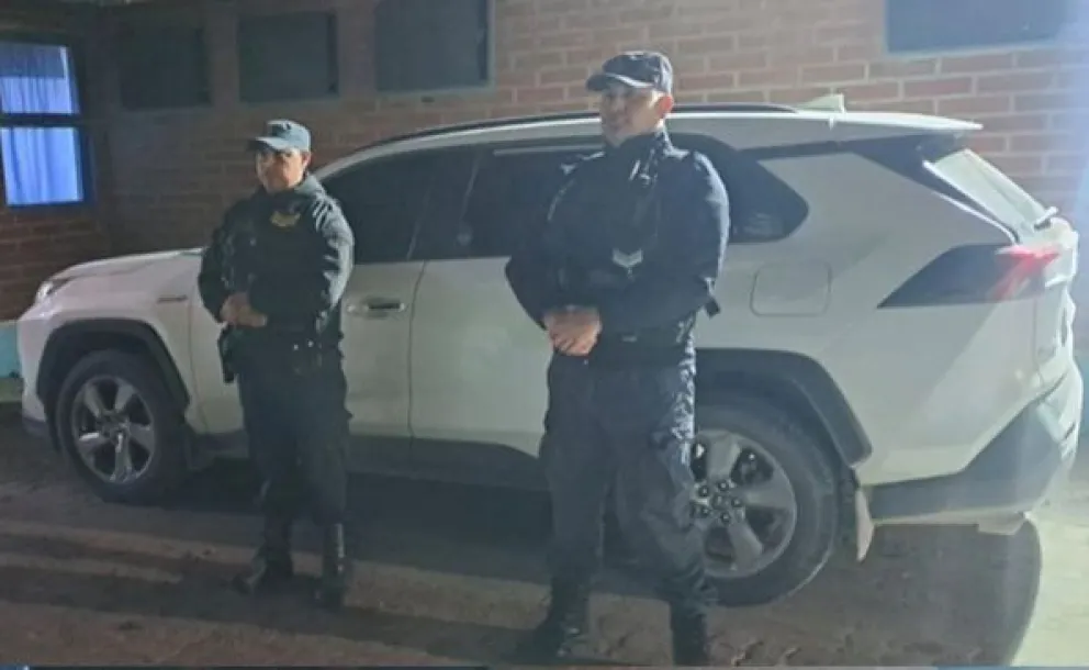 La camioneta Toyota fue recuperada tras una persecución por las calles del barrio San Lorenzo. Foto: Policía de Neuquén.