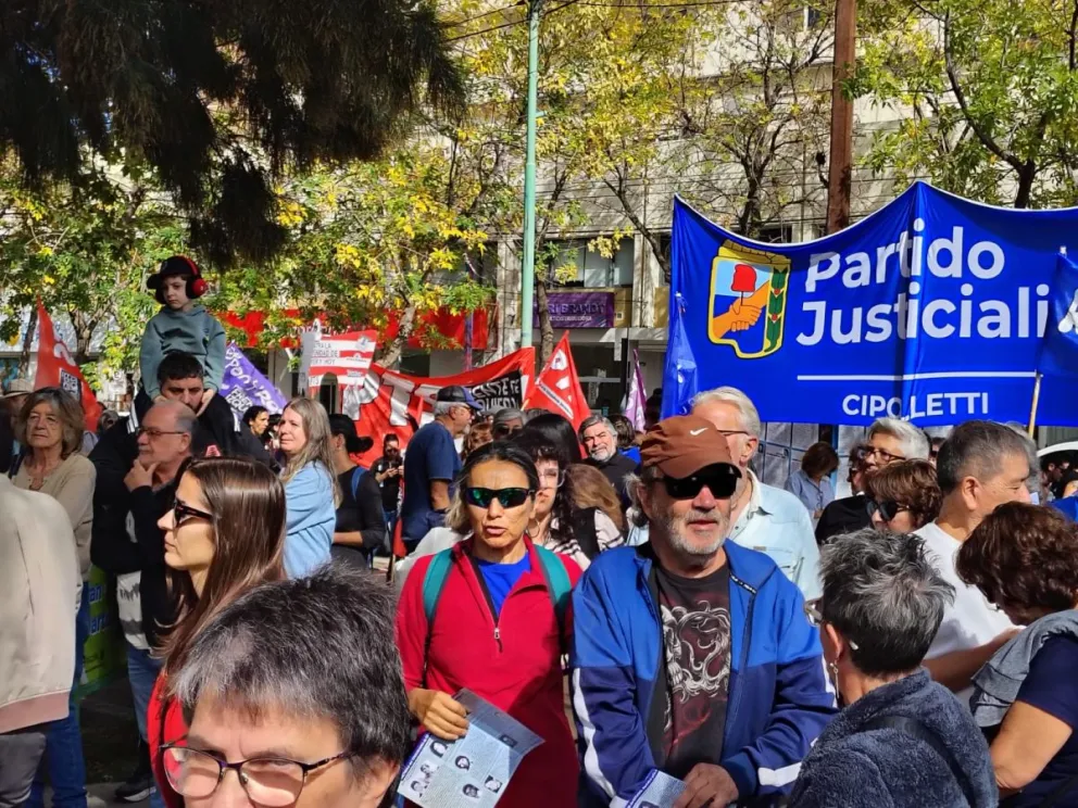 Los manifestantes siguieron con atención el testimonio del sobrino de Felipe: recién en 2007 pudieron denunciar su caso como desaparición forzada de persona. Foto: Cipo360.