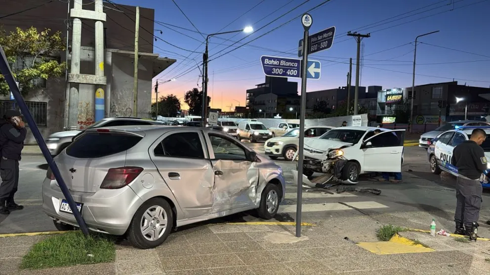 El conductor del Onix, un efectivo policial, sufrió heridas en el rostro, incluyendo un corte. Foto gentileza