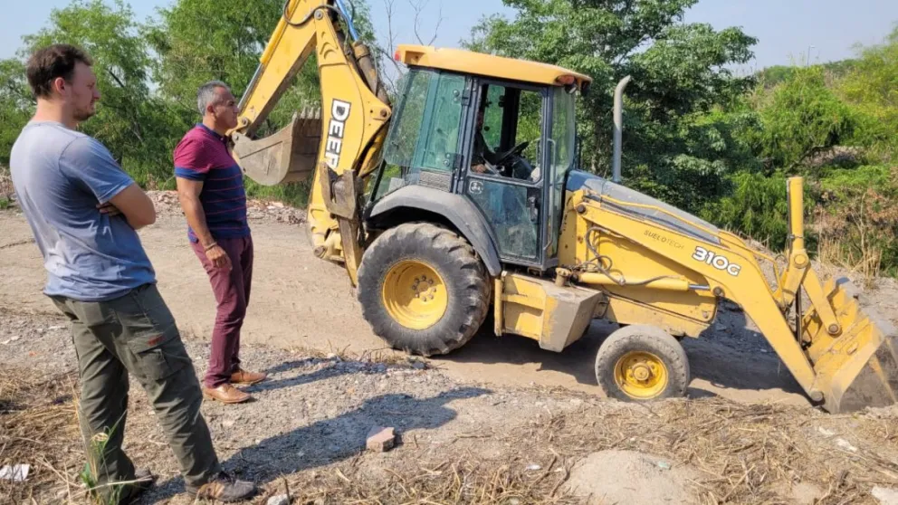 Las pequeñas cajas de madera se encontraron durante el operativo de limpieza de un canal secundario. Foto: archivo.