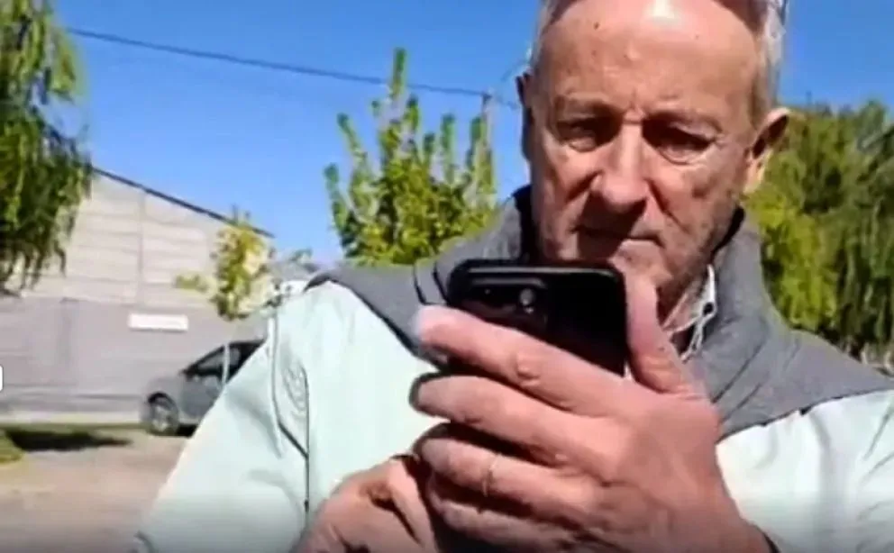 El empresario violentó a los trabajadores de prensa y los amenazó. (Foto: captura)