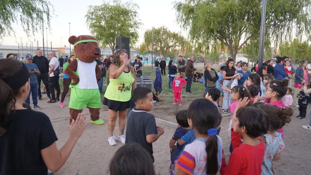 Cipolletti inauguró la renovada Plaza del Sol en Anai Mapu con una jornada llena de actividades. Foto Prensa Municipalidad De Cipolletti