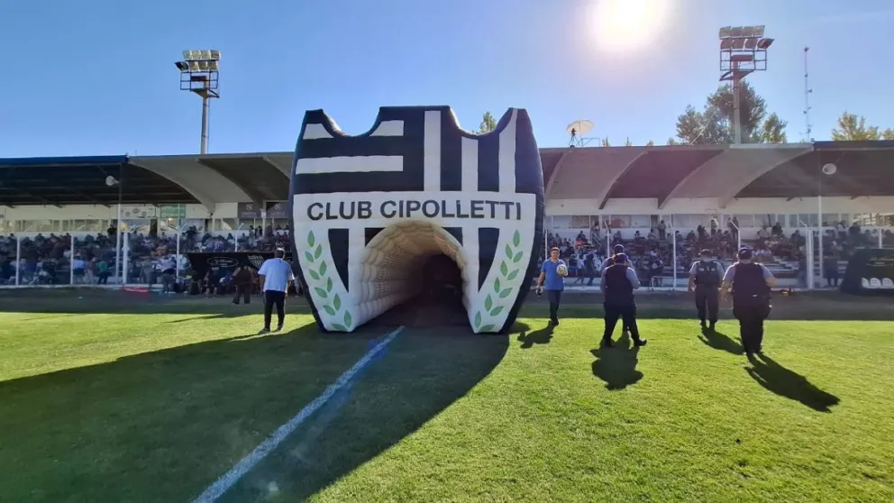 Cipolletti ganó 3 a 0 en su debut como local en el Federal A contra San Martín de Mendoza con goles de Maximiliano López, Nicolás Peralta y Brandon Obregón. Foto Dani Luján