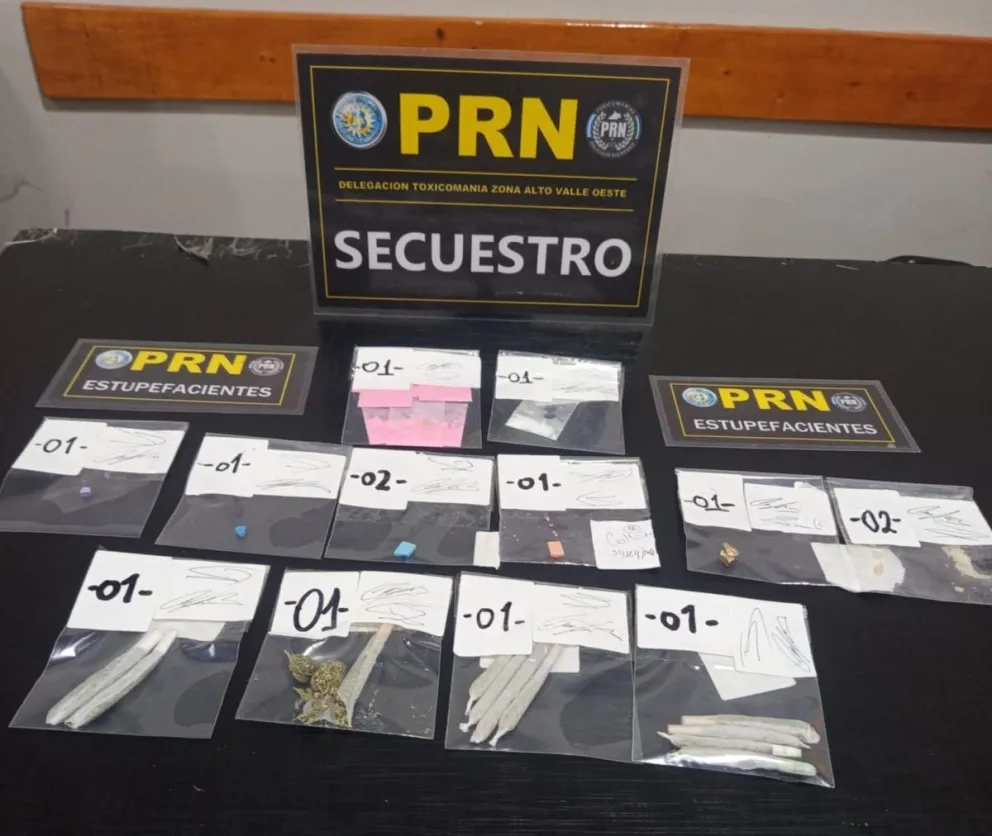 La policía secuestro marihuana y pastillas durante un control en el acceso a la fiesta electrónica. Foto: Policía de Río Negro.