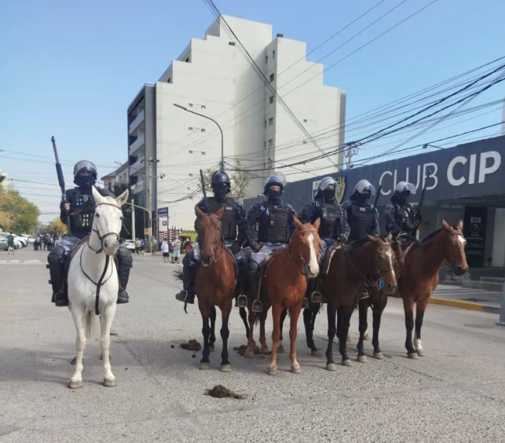 En el operativo participaron 110 policías de la Brigada Motorizada, la Montada y las comisarías de la ciudad. Foto: gentileza.