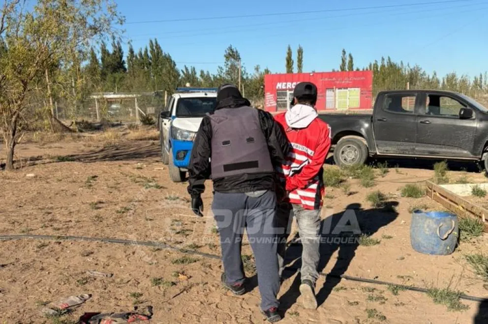 Se realizaron dos allanamientos en la zona de la meseta; hay tres detenidos. Foto: Policía de Neuquén.