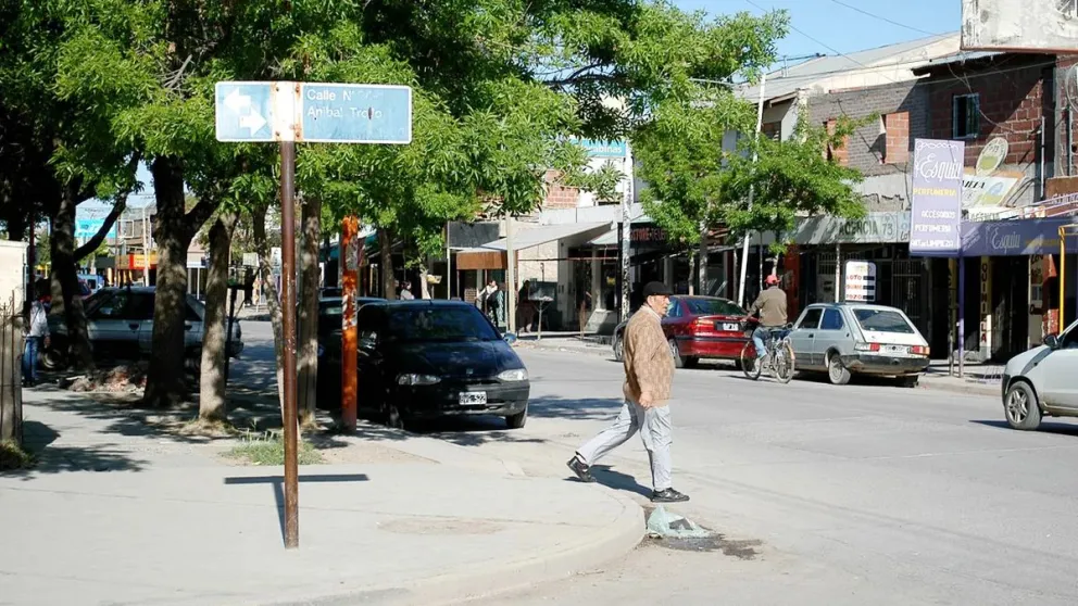 La calle Esquiú es el corazón de las 1200 y la calle más transitada de la zona norte de Cipolletti. Foto: archivo.