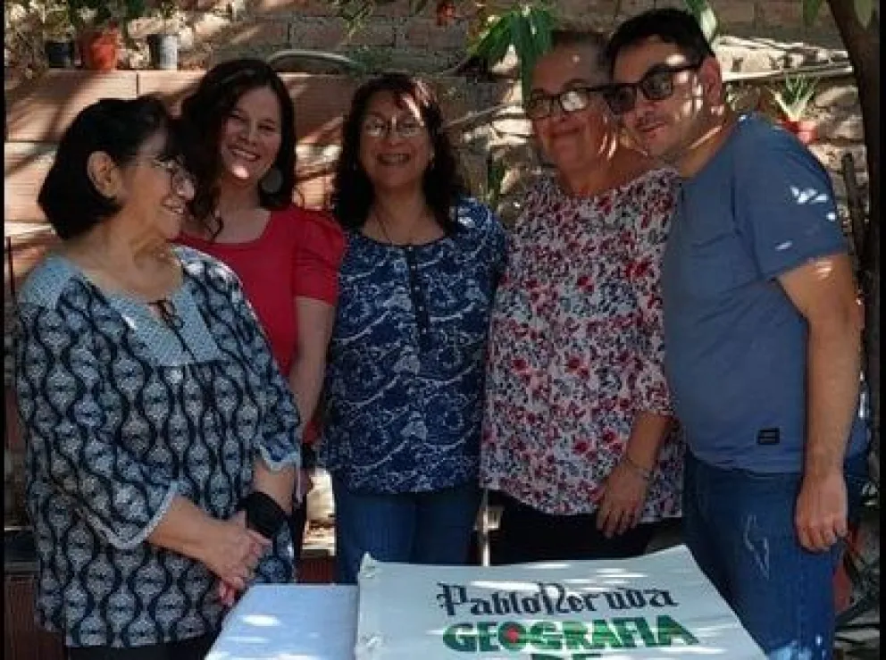 Marta Vallejos, Santi Ocampos y las referentes del grupo Despertar de una nueva vida, del barrio Labraña. Foto: gentileza.