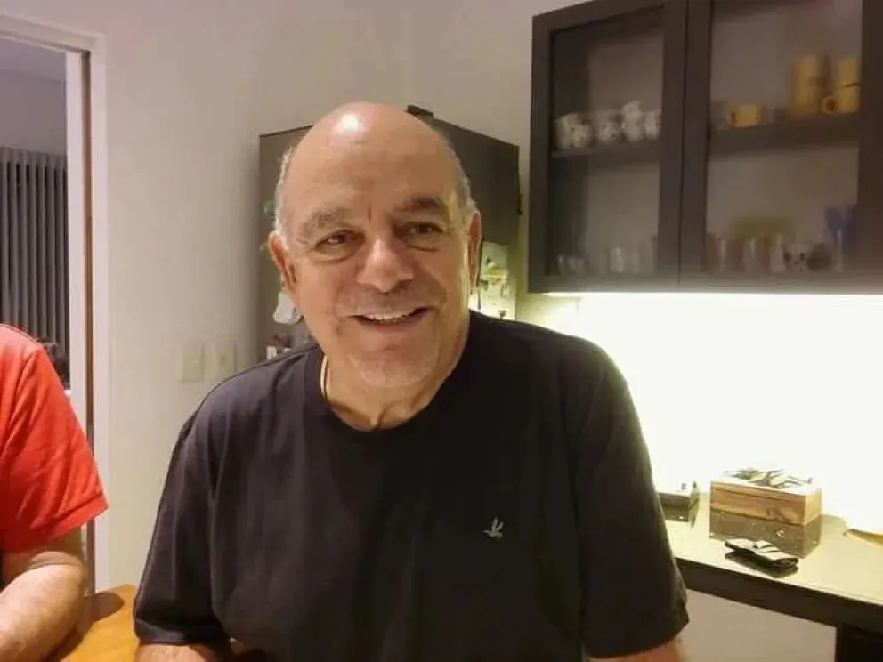 Murió Alfredo Celani, periodista de larga trayectoria en la región, reconocido por su oficio, su mirada y una forma cercana de estar, siempre rodeado de amigos y de charlas que no se cortaban. Foto: Facebook