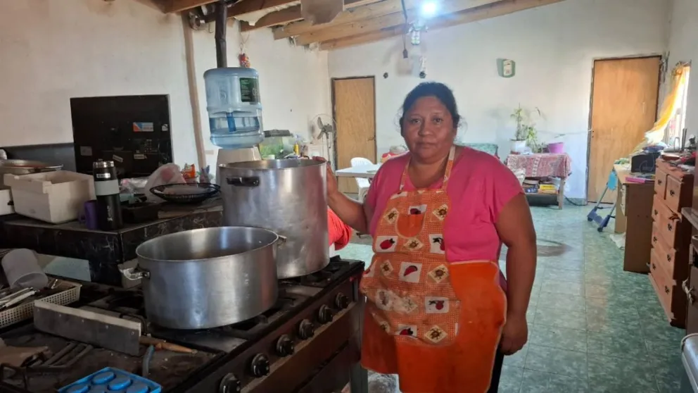 El comedor necesita la colaboració de alimentos para cocinar a todos los que asisten diariamente. Foto Daniela Luján