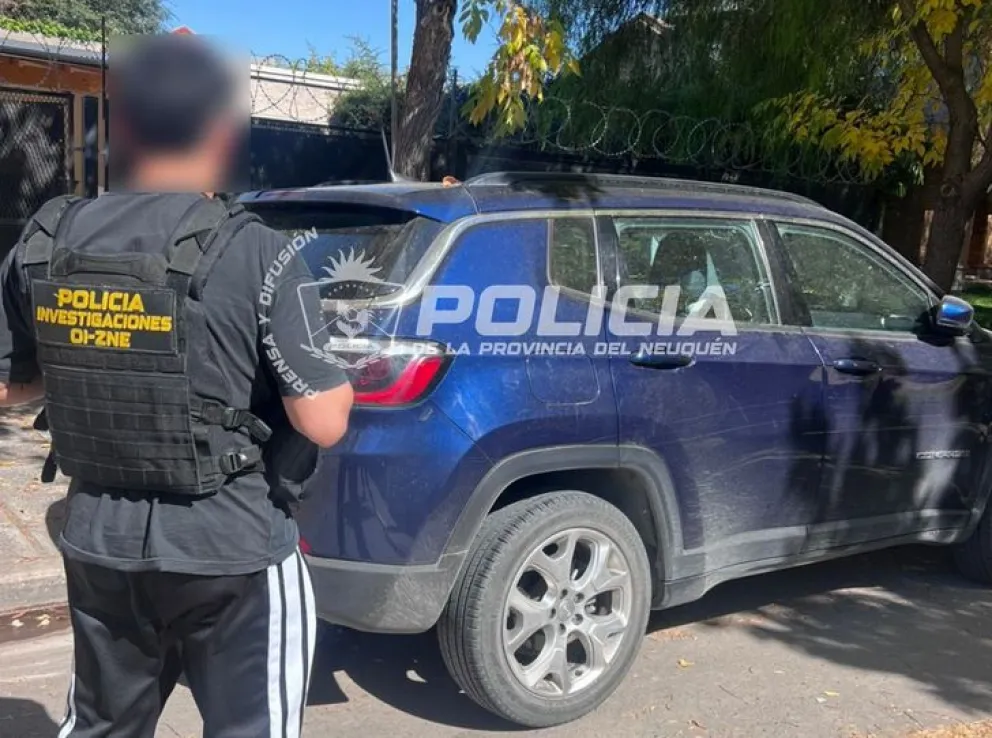 La 4x4 fue encontrada en un barrio de Cipolletti. Le habían cambiado las patentes. Foto: Policía de Neuquén.