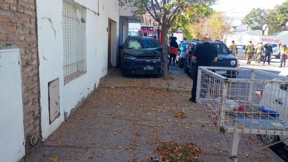El siniestro vial ocurrió en las  Calles Miguel Muñoz y Urquiza de Cipolletti. Foto gentileza