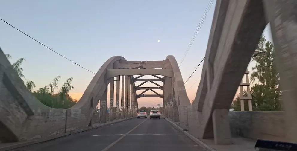 Le prohibieron ingresar a Cipolletti tras un robo en los puentes carreteros