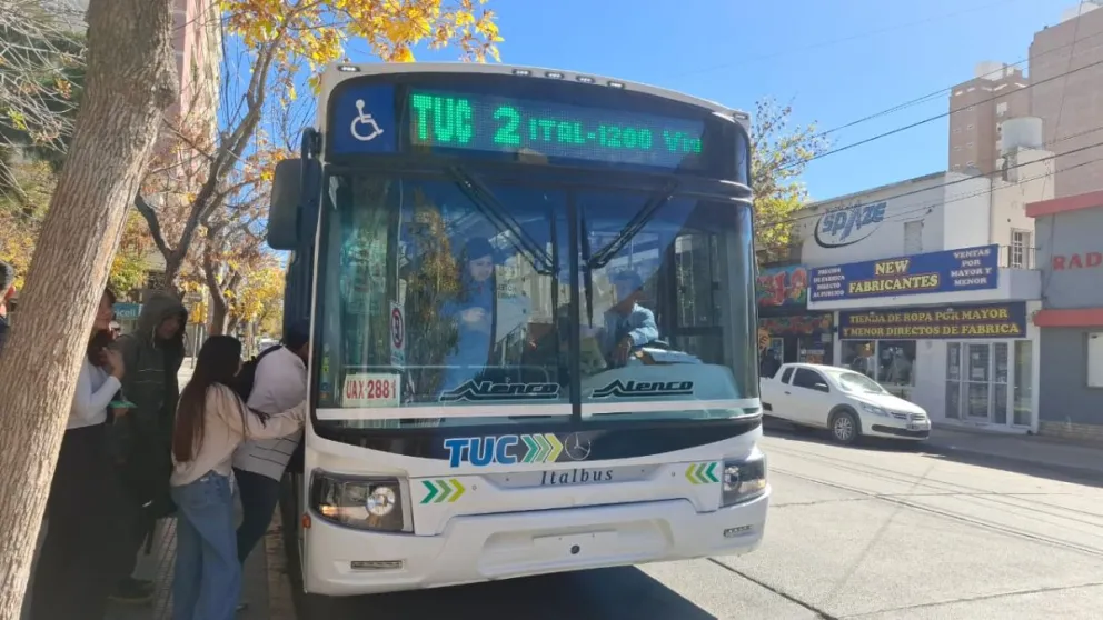 El sistema contempla la posibilidad de combinar líneas sin costo adicional con un costo de pasaje de 1.600 pesos. Foto Daniela Luján 