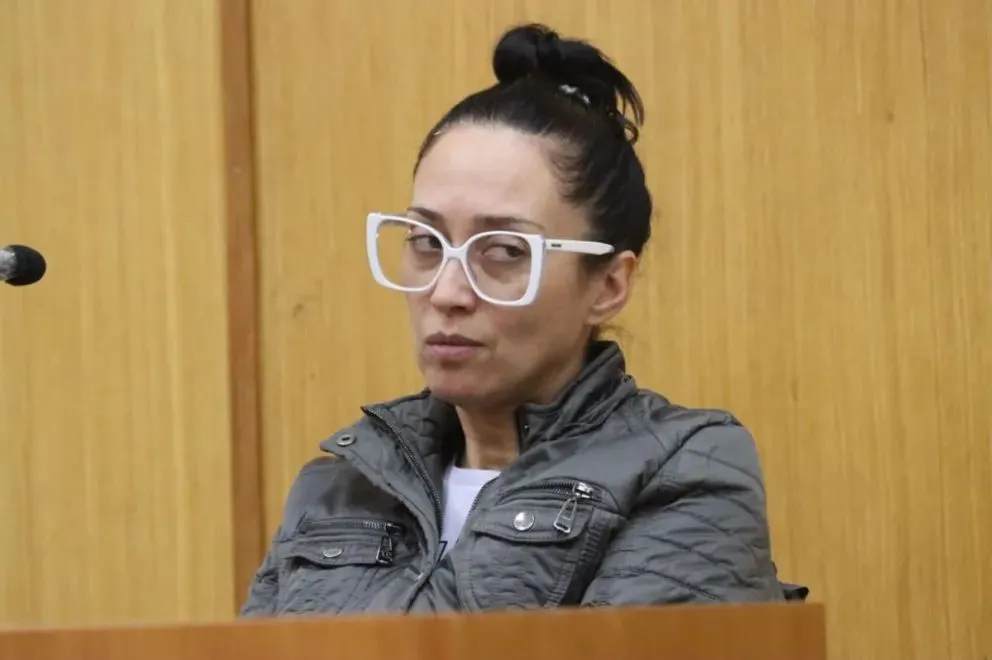Mariela Fernanda Marzano, durante la audiencia en Tribunales de Roca donde se revisaron las medidas cautelares en la causa que la investiga por presunta documentación falsa. Foto: Tania Domenicucci-ANR